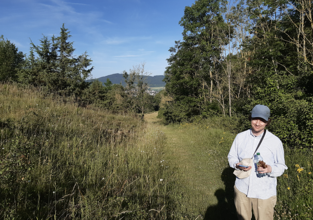 7:45 a.m. – we still have mobile connection and use Brett’s smartphone to find the fastest way to the venue.